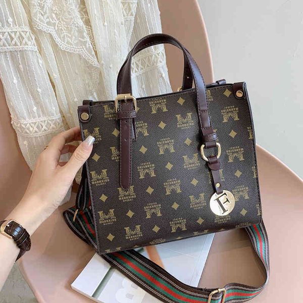 

2022 factory outlet online capacity bag women's winter portable bag single shoulder broadband messenger