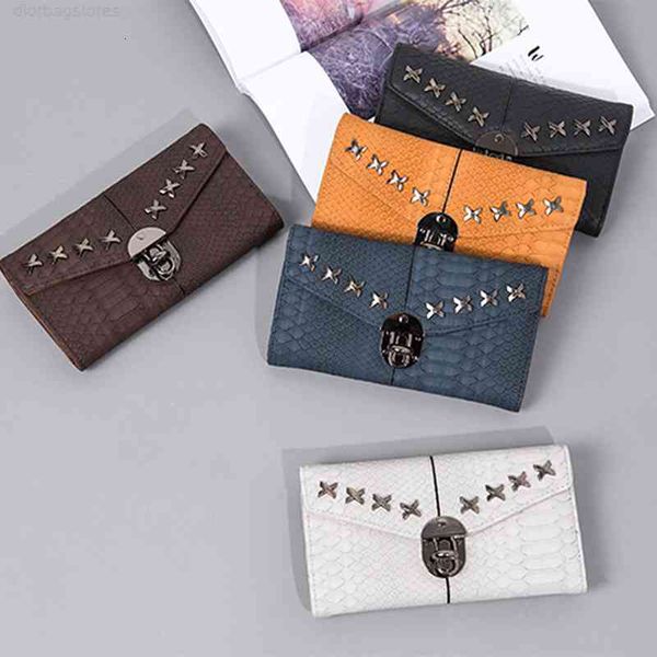 

wallet a type of women's purse, Red;black