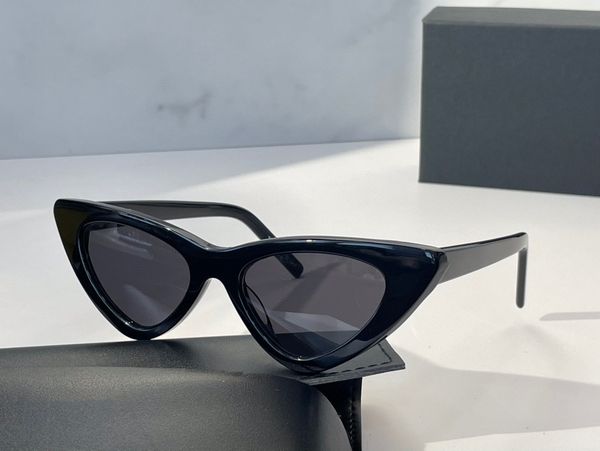 

summer sunglasses for men and women cat eye style 452 anti-ultraviolet retro plate full frame fashion eyeglasses random box, White;black