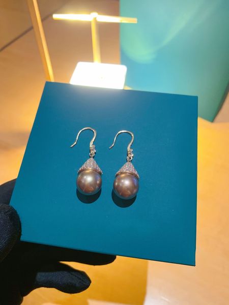 

stud earrings t family gold pearl with s925 silver, Golden;silver