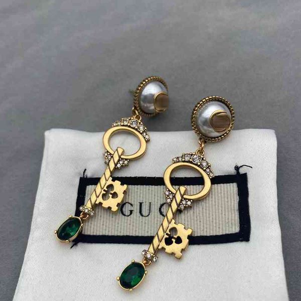

2023 designer new gujia fashion personalized shape inlaid diamond female pearl earrings, Silver