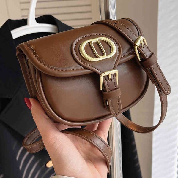 

2022 factory outlet one shoulder small women's fashion ins messenger korean version autumn winter belt magnetic buckle bag b4e0