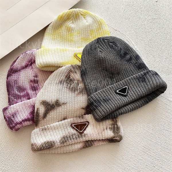 Vendita calda invernale nel 2021 berretto con teschio caldo in cotone lavorato a maglia per uomo e donna per il tempo libero lavorato a maglia multicolore all'aperto di alta qualità