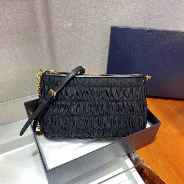 

7a+fashion use classic hand-creased elements 1bh171 direct diagonal across retro wind fashion bags it's versatile and light large capac