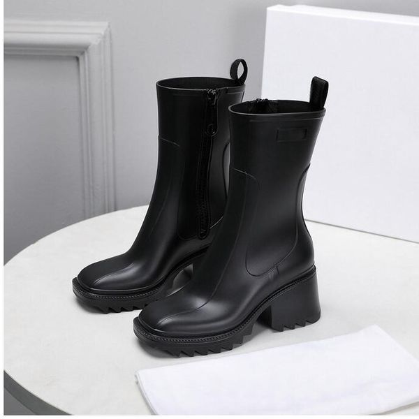 2021 Qualidade Designers de Luxo Mulheres Metade Botas Misturas Cor Lãs Quadrado Dedos Rainboots Calçados Calçados Sapatos de Plataforma Combate Boot Martin Booties Womens Shoe