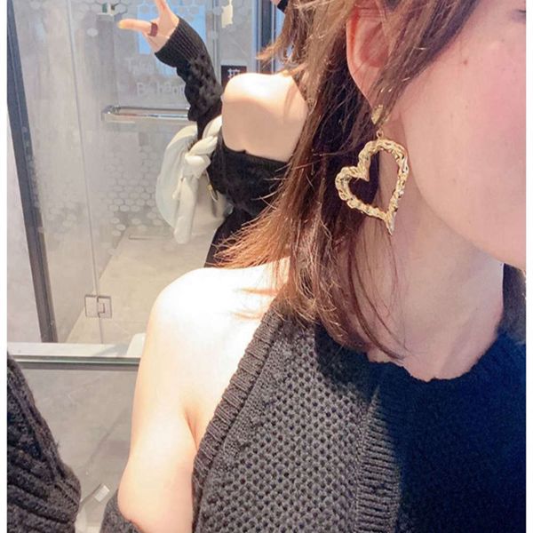 

hbp fashion zhang yuqi, fu jing, the same cut-out concave convex love metal earrings, girl, Silver