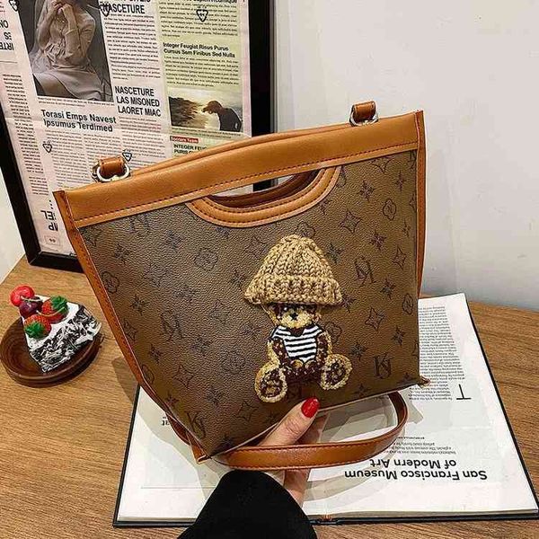 

2022 factory wholesale new spring new style personalized bear shoulder bag fashion handbag female letter handbag diagonal straddle bag