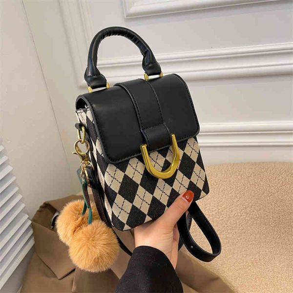 

handbags bags small female 2021 winter fashion hand-held square tide liquid feeling lingge messenger, Black;red