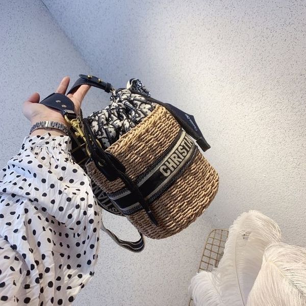 

2021d home new embroidery hand held star same slant back grass woven cabe basket bag