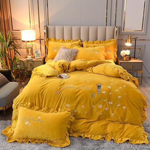 

4pcs warm milk down embroidery luxury bedding sets/bedclothes king  size duvet cover bed sheet linens set pillowcases