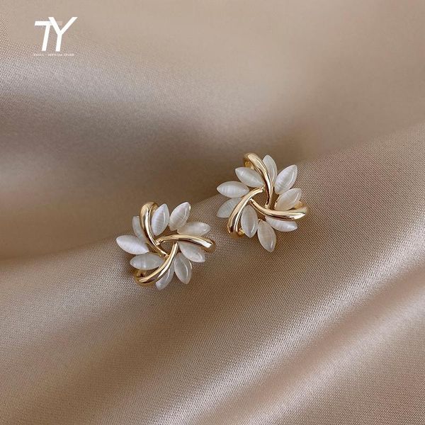 

stud elegant and exquisite opal petal circle earrings for woman 2021 classic jewelry luxury party girl's unusual, Golden;silver