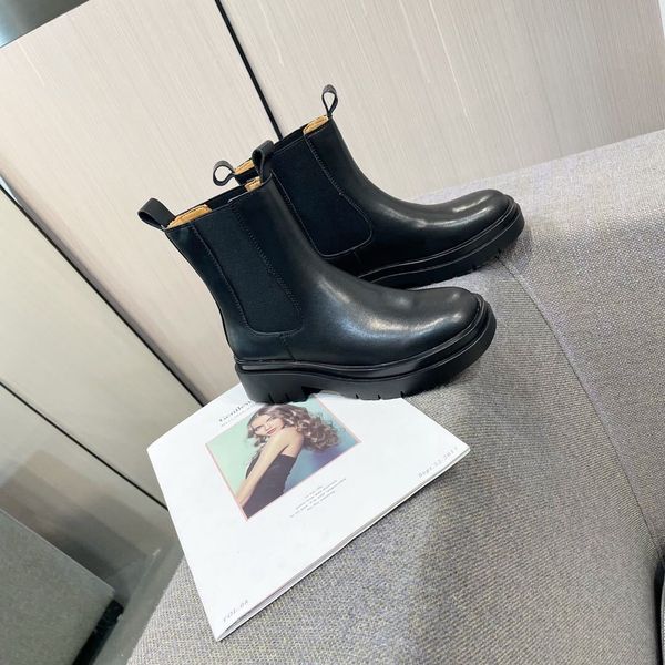 

smoke women's leather small man thick soled high short 2021 autumn korean medium tube martin boots, Black