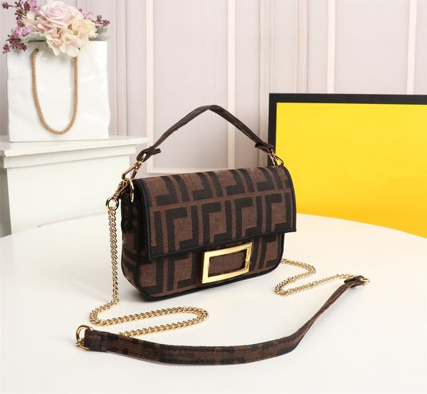 

roma amor women baguette bag very popular capsule baguette bag simple light sweet ladies shoulder purse casual chain small square bag f095