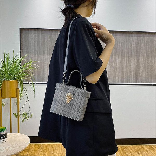 

new women french niche handbags women messenger bags popular lattices all-match fashion makeup boxes shoulder bags square