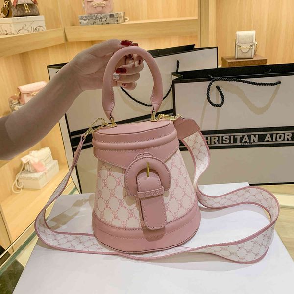 

high-quality bags new fashion shoulder bag with 2021 summer bucket and bucket.