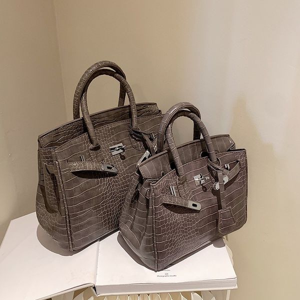 

design s fashion female autumn crocodile pattern lady capacity portable bag