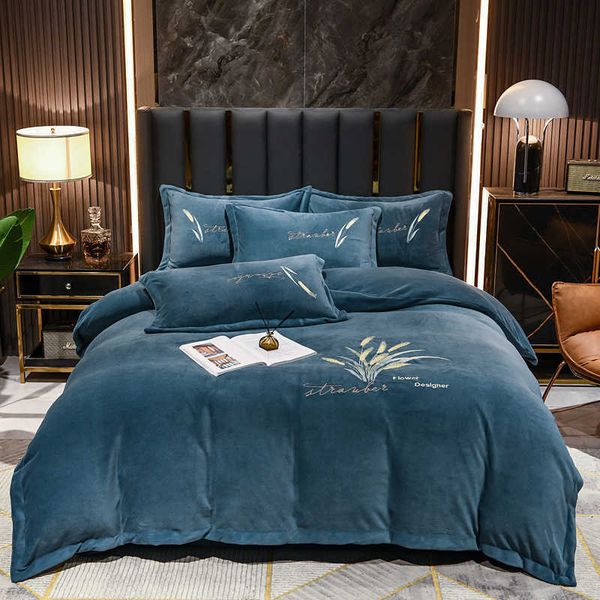 

2021 double sided milk thickened solid embroidered baby four piece set cashmere warm in autumn and