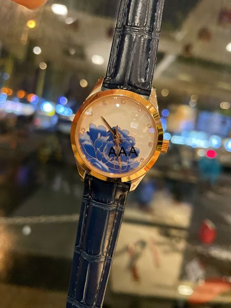 Orologio alla moda Movimento al quarzo importato Cinturino in pelle italiana in acciaio inossidabile 316L 33mmX21mm Una varietà di colori tra cui scegliere consultare più immagini