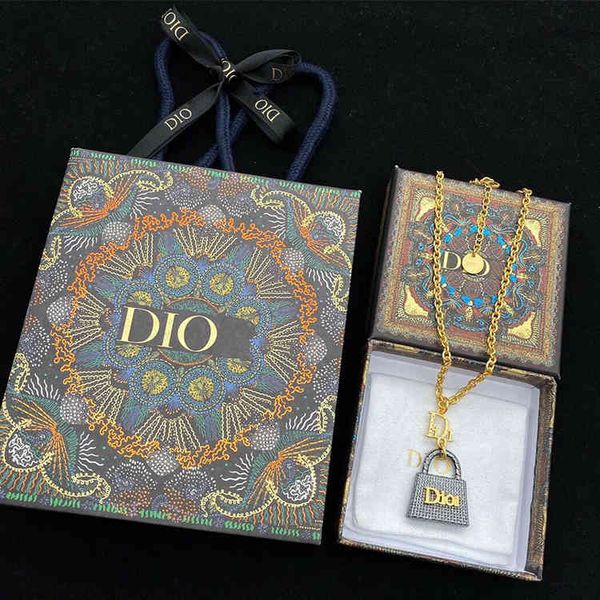 

family's niche design simple and versatile. bags are old fashion women's necklaces. the same style is recommended by, Silver