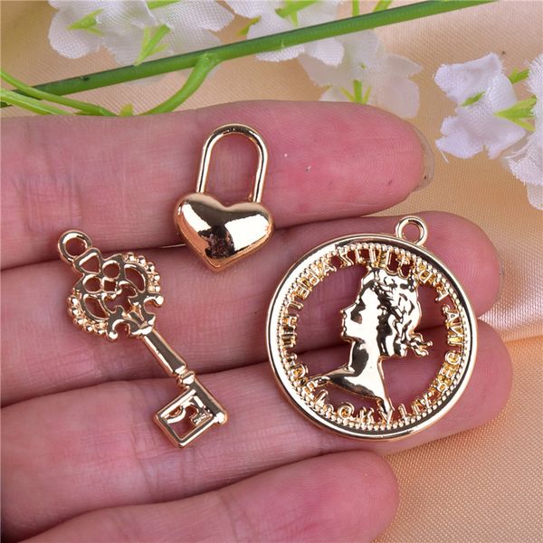 20 pz/pacco serratura a chiave Lady face Charms in metallo Golden Base orecchino braccialetto creazione di gioielli fai da te