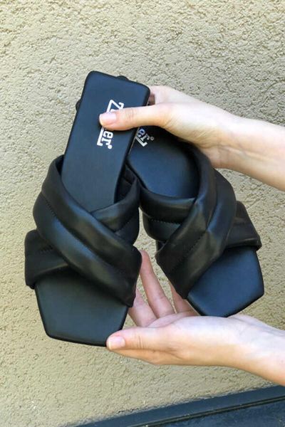 

slippers desire black color female