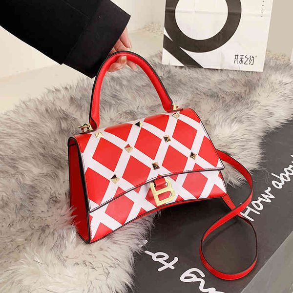 

2022 factory wholesale new korean fashion contrast color checkered single shoulder messenger bag rivet small square bag