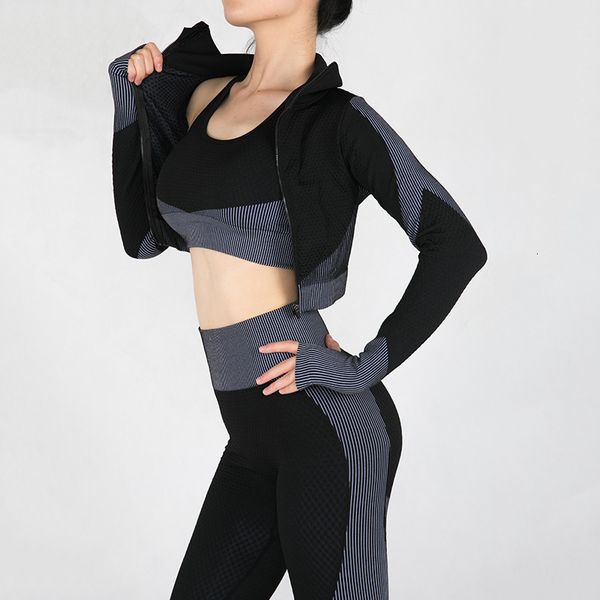 

hip seamless yoga suit female autumn and winter lifting tight running fitness three piece set, Gray