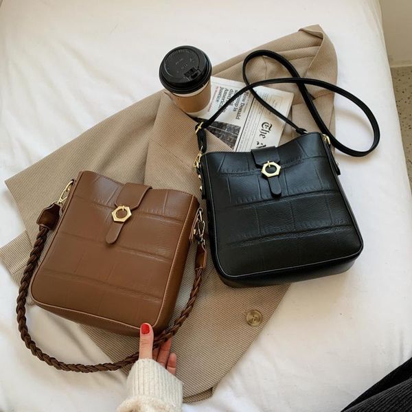 

online celebrity retro bag women's autumn and winter 2021 new fashion soft leather shoulder slung bag texture bucket