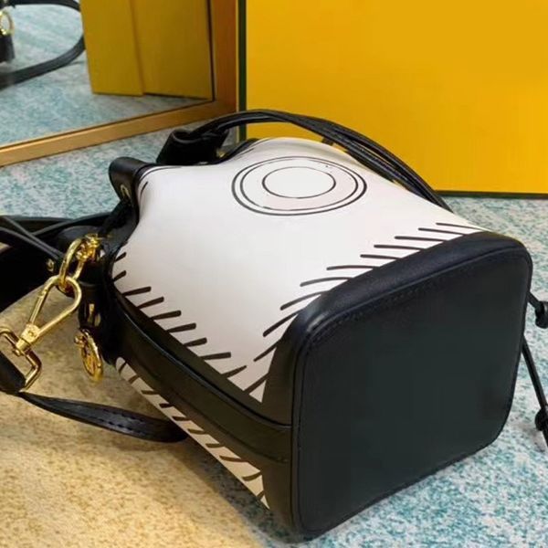 

luxury multi pochette hourglass bag designer p family bags 2021 c nylon mini hanghhangbag akend l zhouzhoubao123 g telfar quilted handbags w