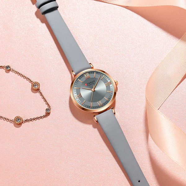 Curren Novos Relógios para Mulheres Simples Quartz Senhoras Relógios de Pulso Wristwatches com Couro Strap Elegance Pulso Charme Timeless Q0524