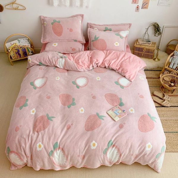 Set di biancheria da letto Stampa fragola rosa Morbida flanella Velluto in pile Ragazza Set Breve Copripiumino in peluche Lenzuolo Federe Tessili per la casa