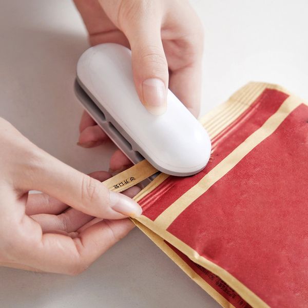 

mini food sealing machine portable plastic handheld thermal vacuum sealing machine electric plastic bag packing