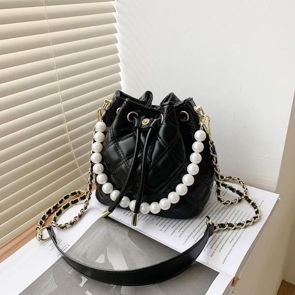 

shoulder bags ladies leather bag 2021 fashion one messenger pearl chain portable diamond bucket net red