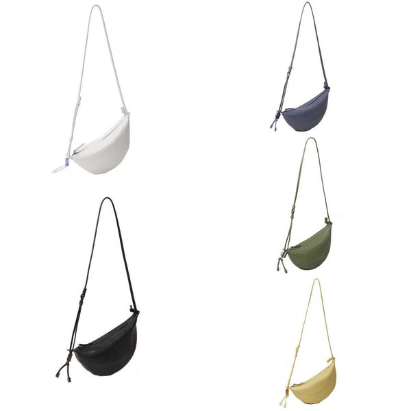 

version niche single shoulder women's leather messenger ox horn breast bag, dumpling bag purse