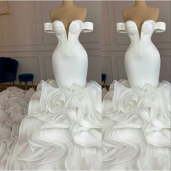 2021 Luxus-Meerjungfrau-Brautkleid, formelles Brautkleid, herzförmig, schulterfrei, Schlüsselloch, Kathedralen-Schleppe, Organza-Rüschen, abgestuft, Knopfleiste hinten, Plus-Size-Robe de Mari￩e