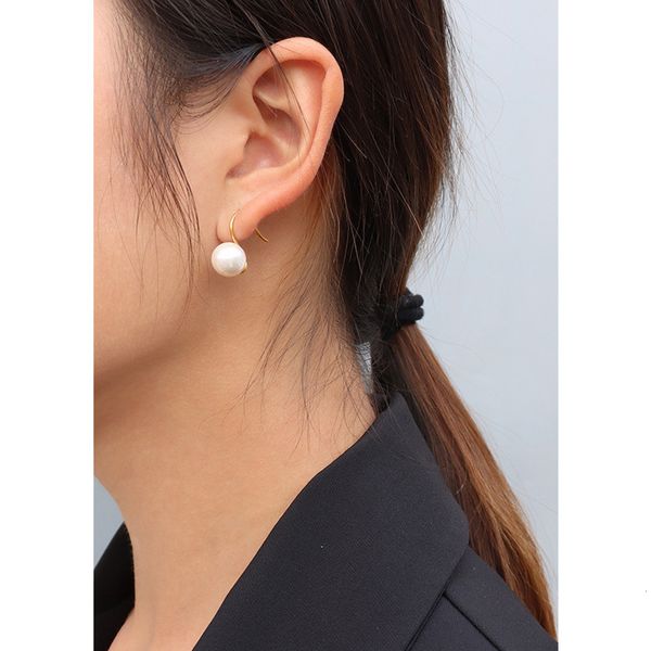 

imitation pearl small fragrant wind earrings and earrings combination jewelry titanium steel 18k gold plating f395, Golden