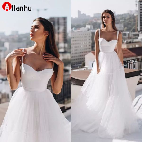 

2022 new year's simple a-line wedding dress tiered tulle dress bustier bodice sewn-in cups bustier bridal gown with open back beach dre, White