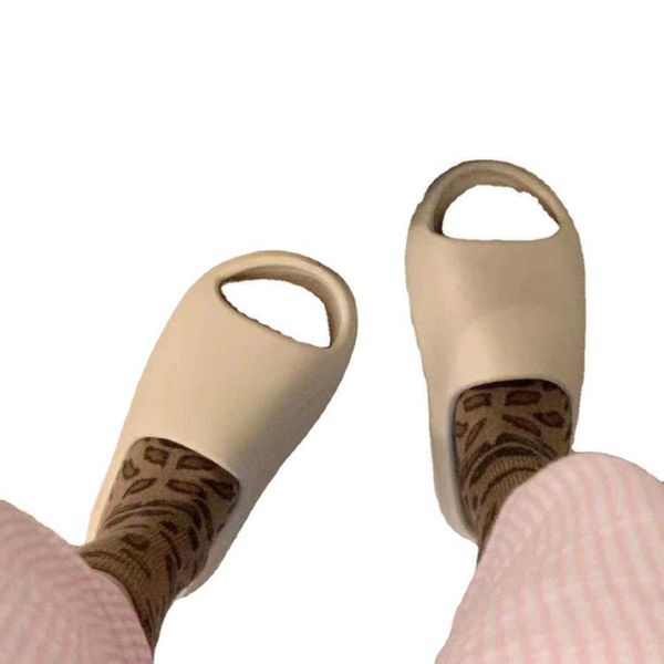 

coconut slippers thick soled slippers outdoor women 2021 women summer fashion women's sandals putian dissolving shoes, Black