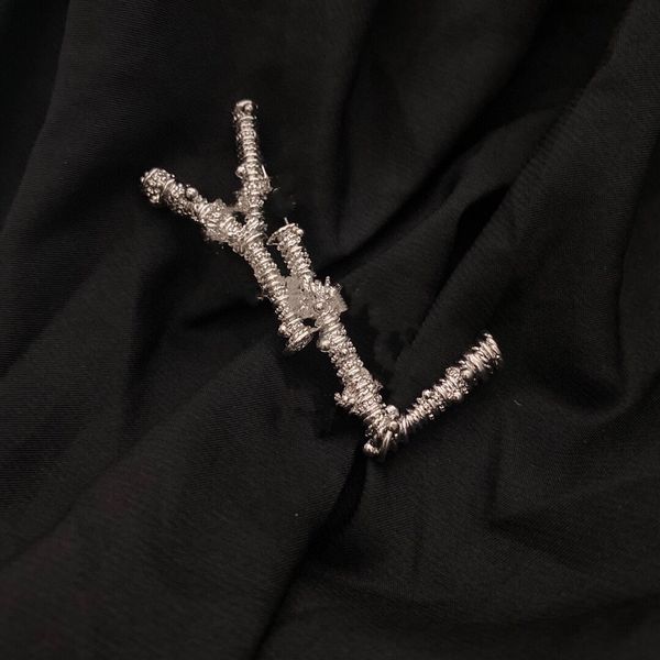 

2022 european and american letter brooch simple design british style suit anti-glare accessories fast delivery, Gray