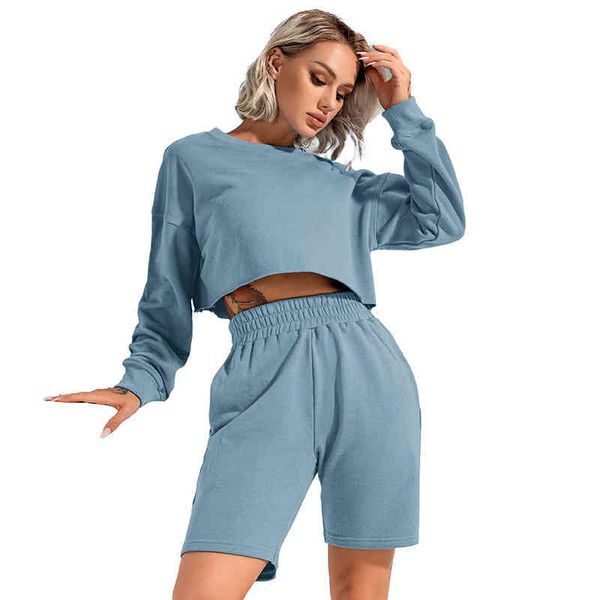 

2-piece women's winter sportswear, sweater and shorts, White;black