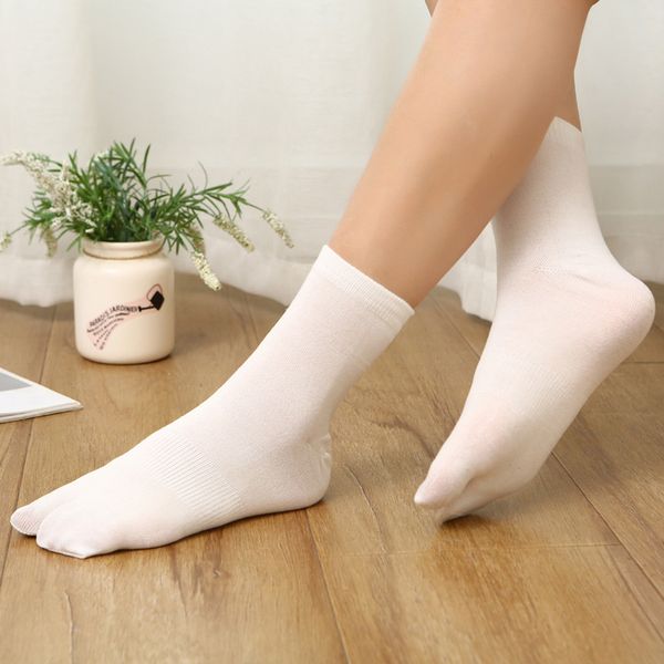 

new japanese women's two toe socks in autumn and winter of 2019 c0224, Black