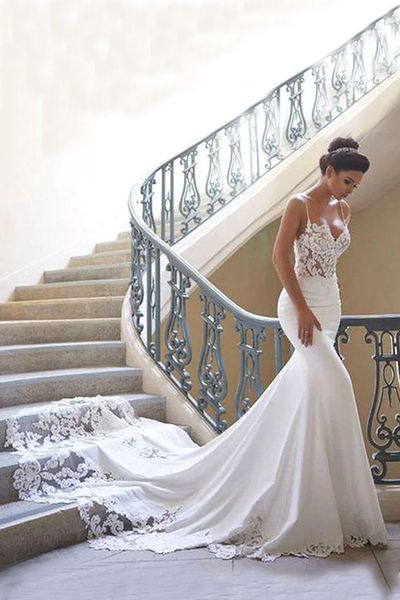 

2022 lace appliqued mermaid wedding dresses vintage spaghetti straps open back summer beach bohemian bridal gown bm0968, White