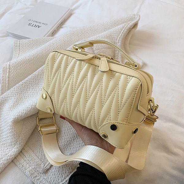 

handbag 2021 women's hand messenger bag large capacity single shoulder rhombic lattice embroidered thread simple trend temperament pill