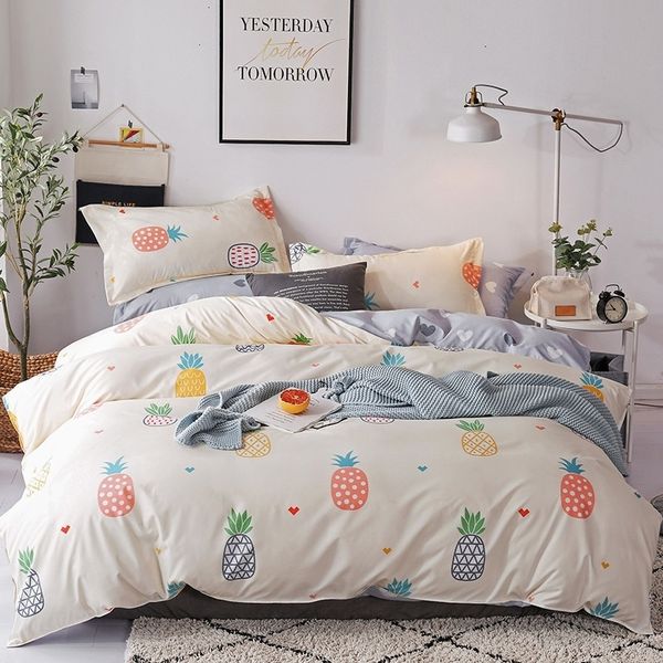 Set di biancheria da letto in poliestere stile breve Queen Twin Size Coperta Cover Set Levigatura Tessuto Cartoon Ananas Stampa Biancheria da letto Y200417