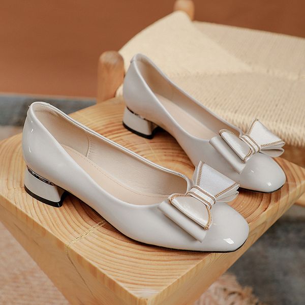 

70% off factory online 2021 new small fresh square head single shoes women's patent leather bow thick heel korean version shallow mouth, Black