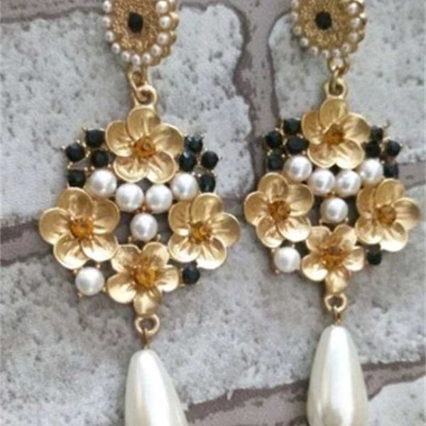 

wonderful fashion low price diamond crystal beads palace flower lady's earings 24, Silver