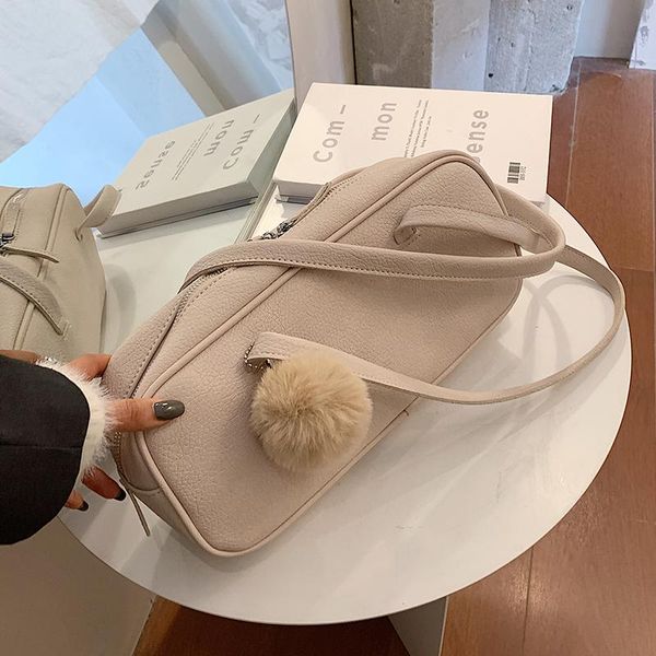 

2021 fur ball decoration pu leather shoulder bags women 2021 classic handbags female travel totes lady hand bag