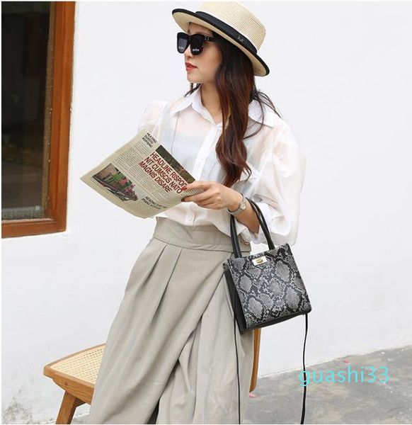 

snake-pattern lock single shoulder small portable casual mobile phone bag