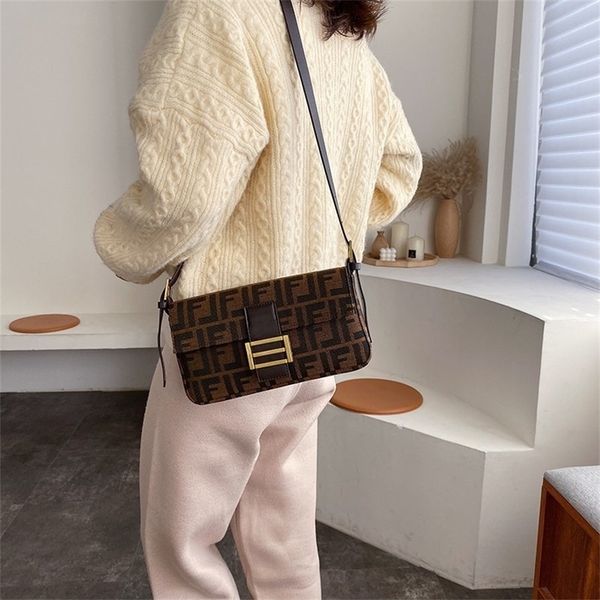 

designer sale autumn and winter women's bag 2022 new fashion printed letter portable foreign style simple single shoulder messenger bag