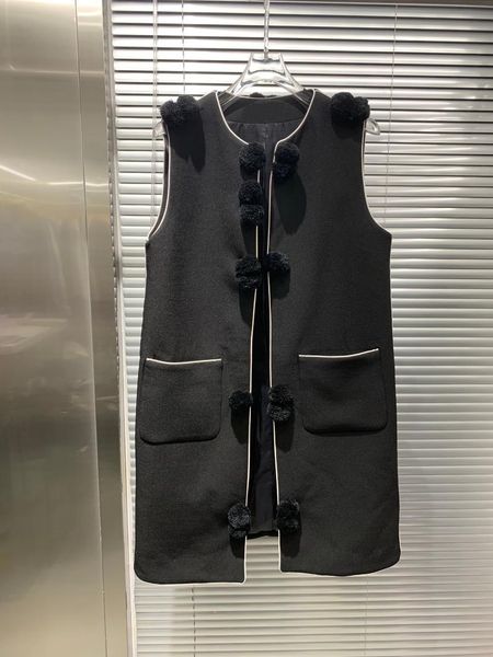 

2021 new ladies fashion sleeveless round neck wool ball vest 0120, Black;white